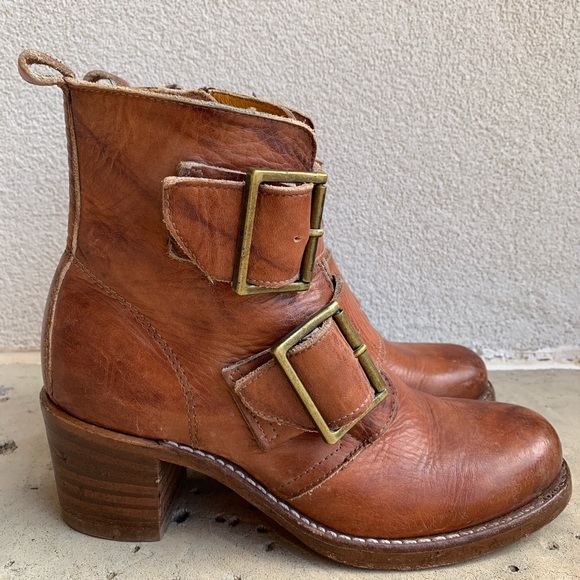 Frye ‘Sabrina Double Buckle’ Ankle Boot - Saddle - Picture 3 of 8